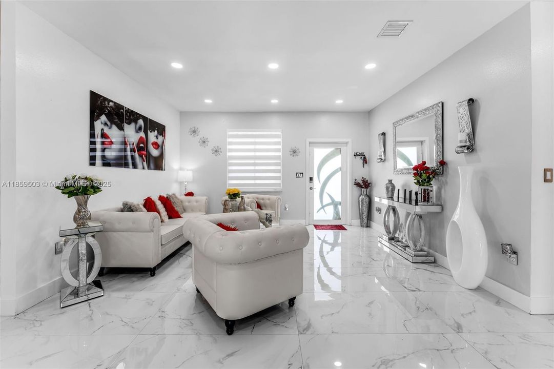 Под контрактом: $980,000 (5 спален, 4 ванн, 2838 Квадратных фут)