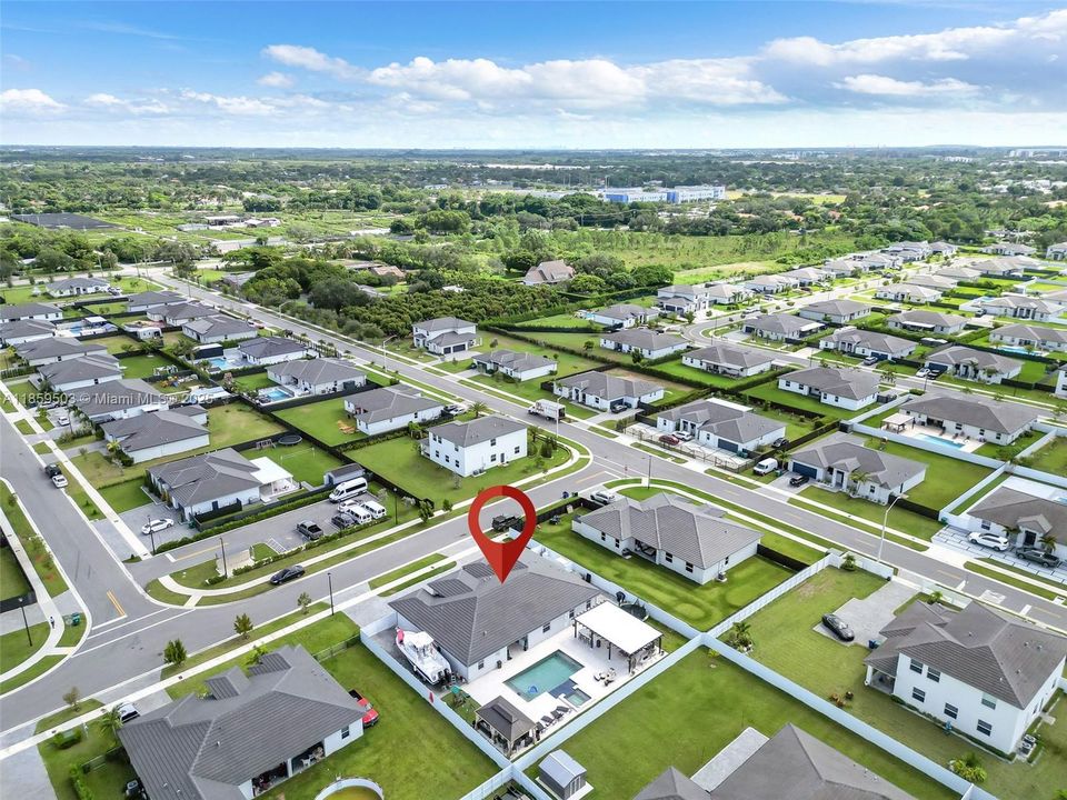 Под контрактом: $980,000 (5 спален, 4 ванн, 2838 Квадратных фут)