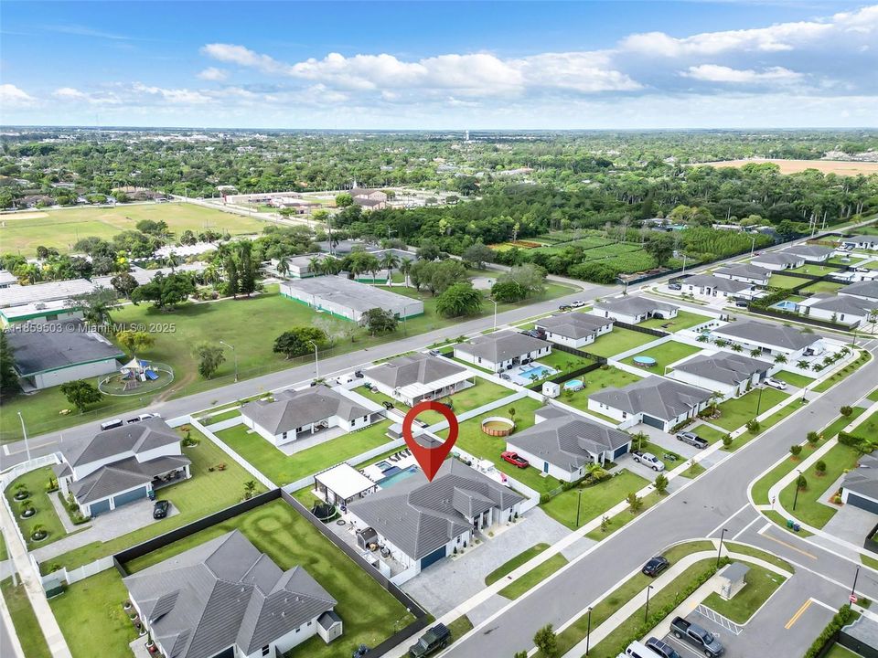 Под контрактом: $980,000 (5 спален, 4 ванн, 2838 Квадратных фут)