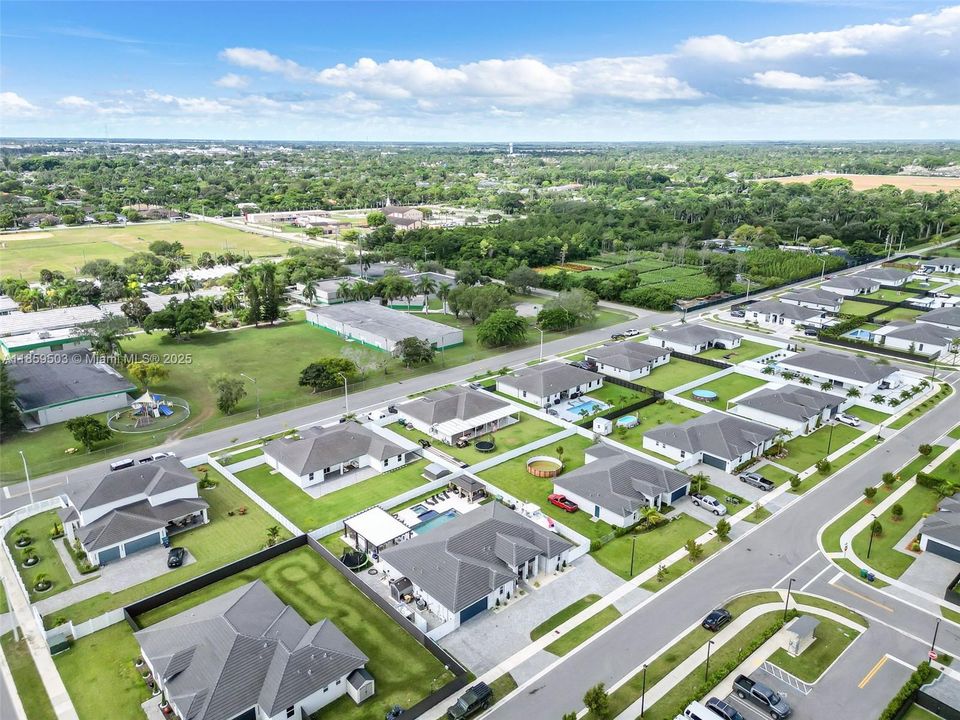 Под контрактом: $980,000 (5 спален, 4 ванн, 2838 Квадратных фут)