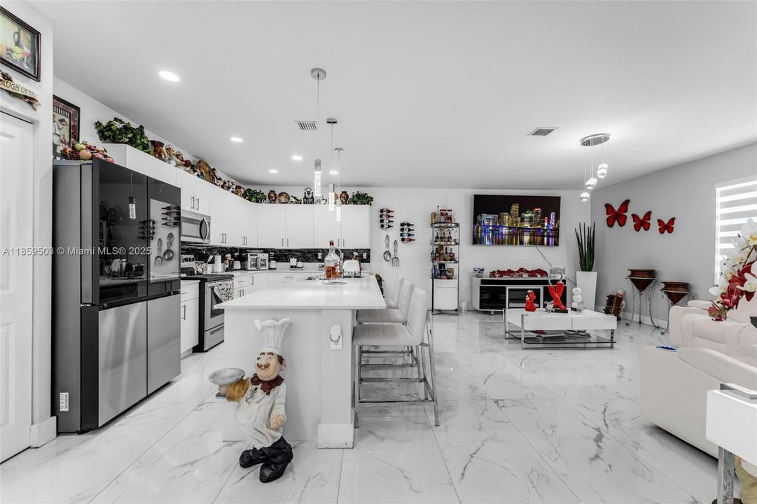 Под контрактом: $980,000 (5 спален, 4 ванн, 2838 Квадратных фут)