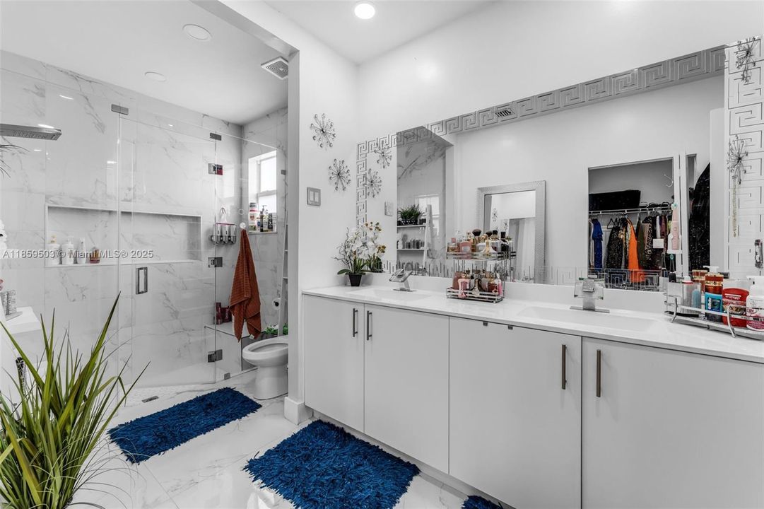 Под контрактом: $980,000 (5 спален, 4 ванн, 2838 Квадратных фут)