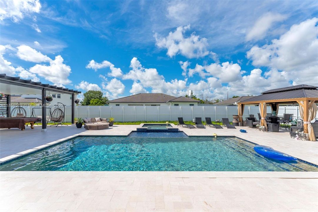 Под контрактом: $980,000 (5 спален, 4 ванн, 2838 Квадратных фут)