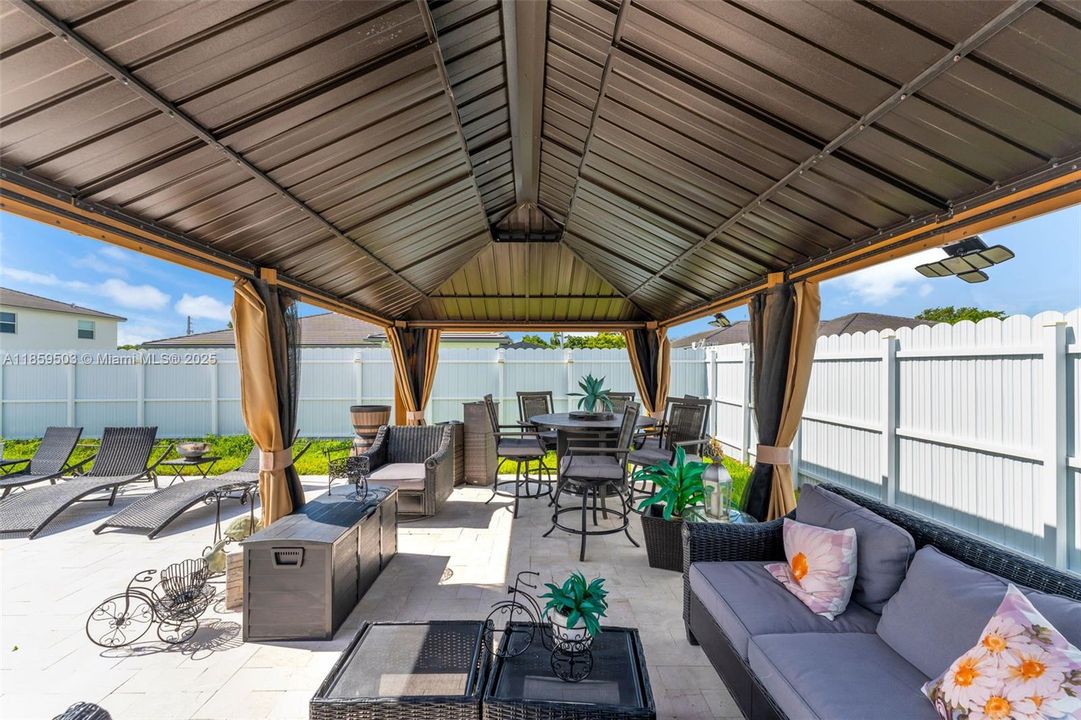 Под контрактом: $980,000 (5 спален, 4 ванн, 2838 Квадратных фут)