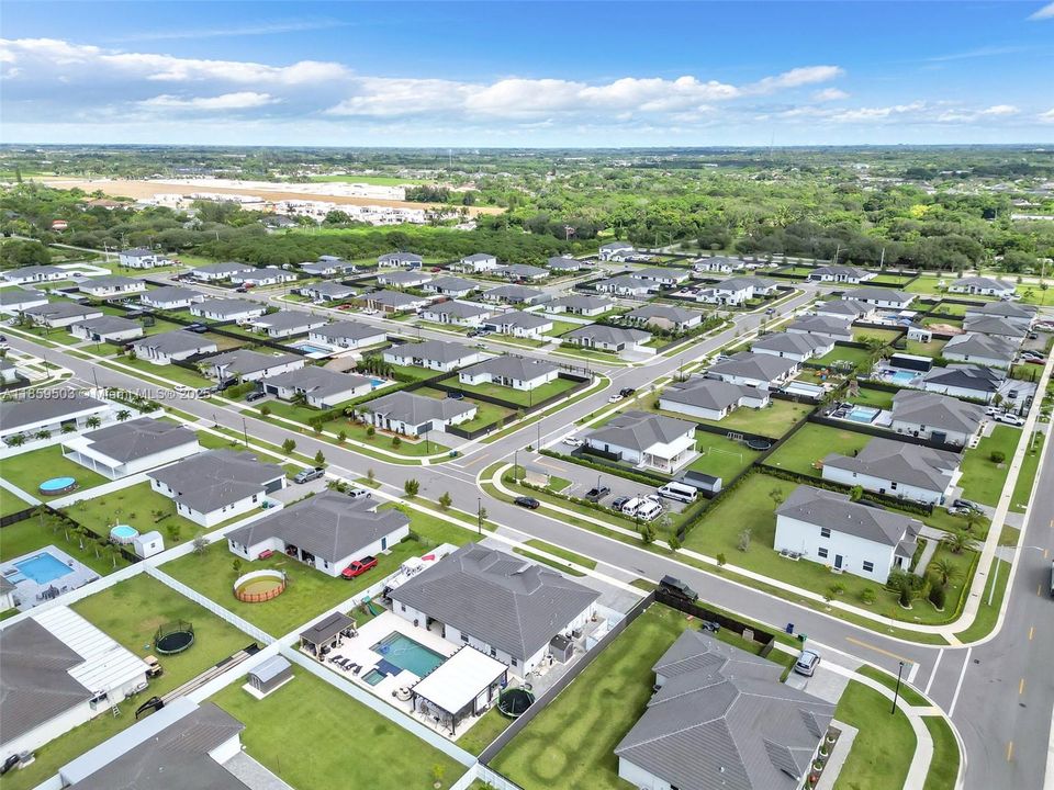 Под контрактом: $980,000 (5 спален, 4 ванн, 2838 Квадратных фут)