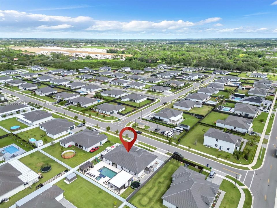 Под контрактом: $980,000 (5 спален, 4 ванн, 2838 Квадратных фут)