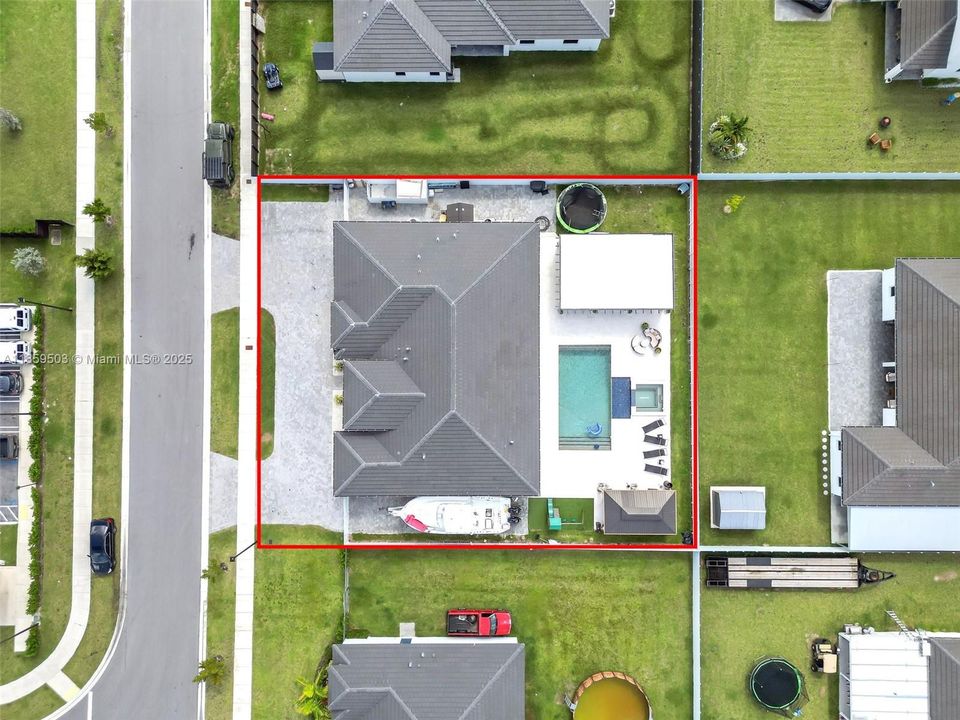 Под контрактом: $980,000 (5 спален, 4 ванн, 2838 Квадратных фут)