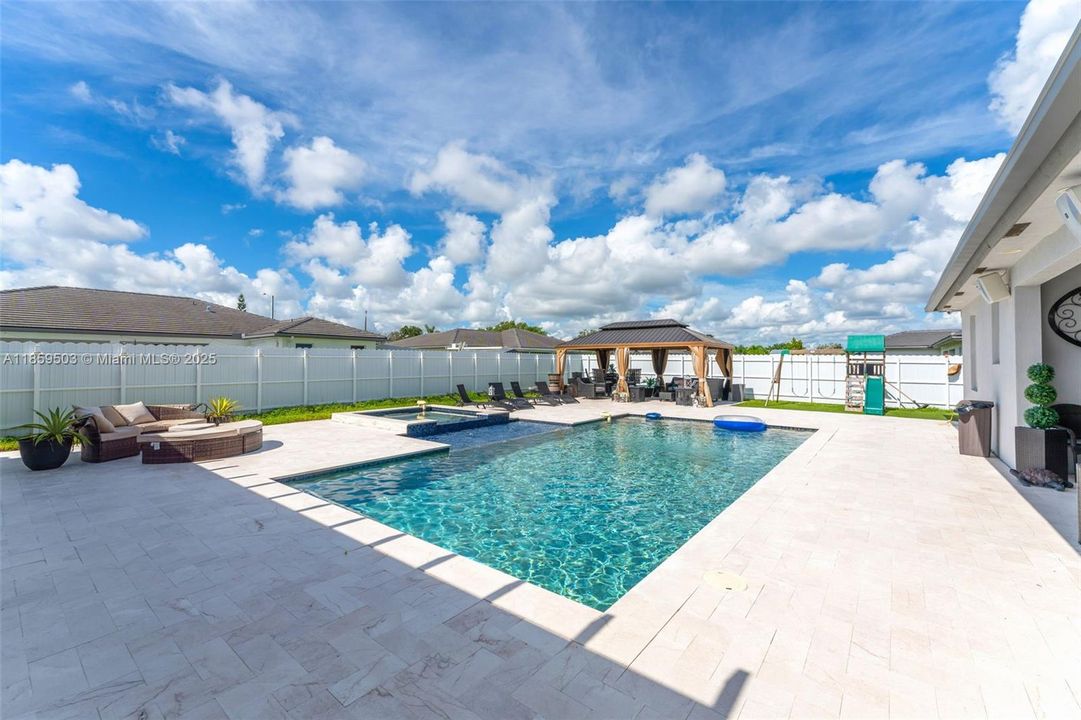 Под контрактом: $980,000 (5 спален, 4 ванн, 2838 Квадратных фут)