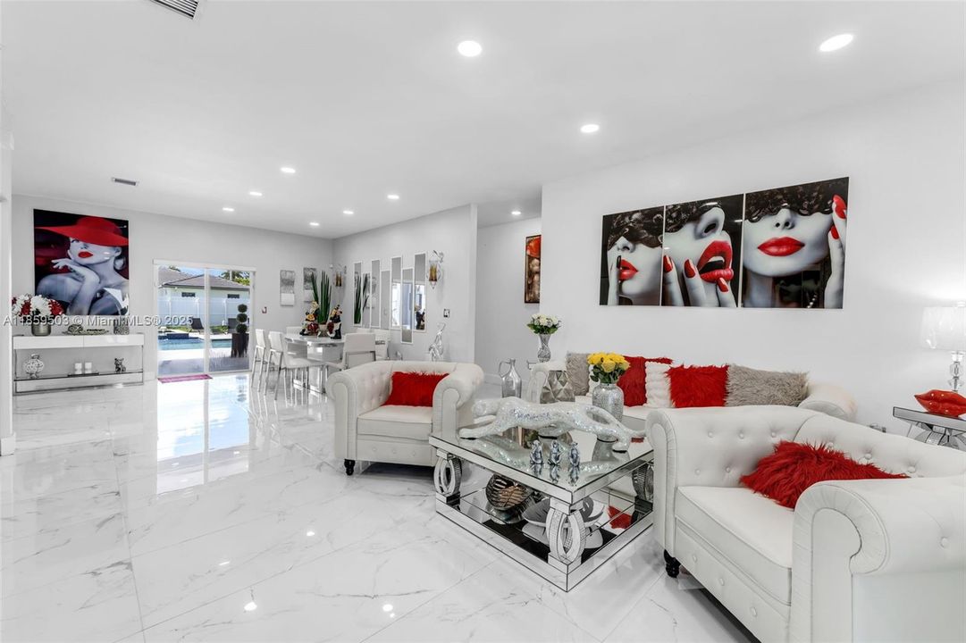 Под контрактом: $980,000 (5 спален, 4 ванн, 2838 Квадратных фут)