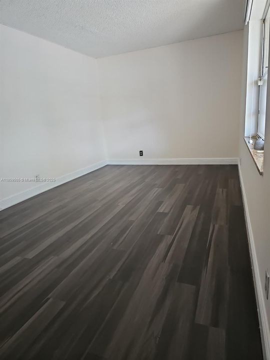 For Sale: $225,000 (2 beds, 1 baths, 1102 Square Feet)