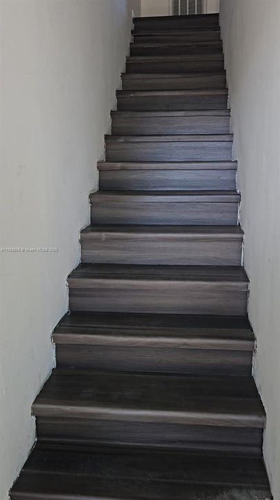 For Sale: $225,000 (2 beds, 1 baths, 1102 Square Feet)