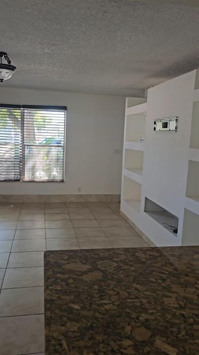 For Sale: $225,000 (2 beds, 1 baths, 1102 Square Feet)