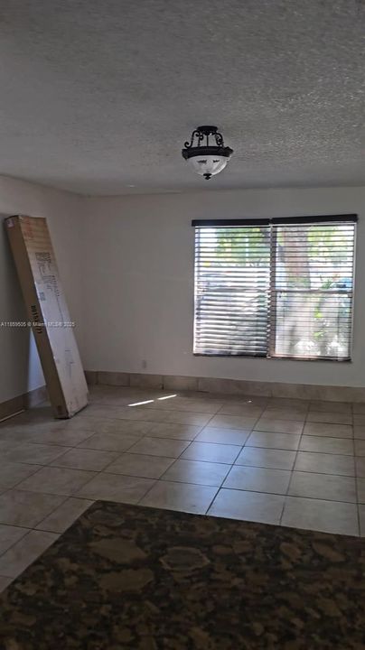 For Sale: $225,000 (2 beds, 1 baths, 1102 Square Feet)