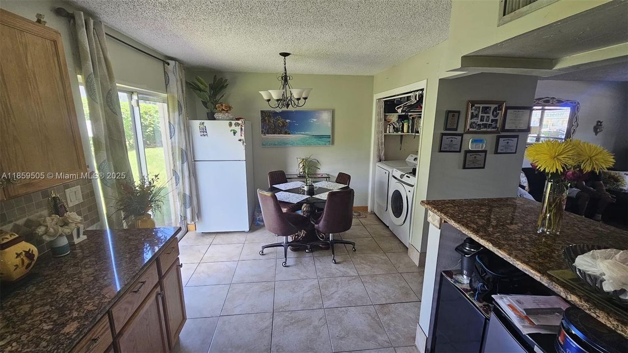 For Sale: $225,000 (2 beds, 1 baths, 1102 Square Feet)