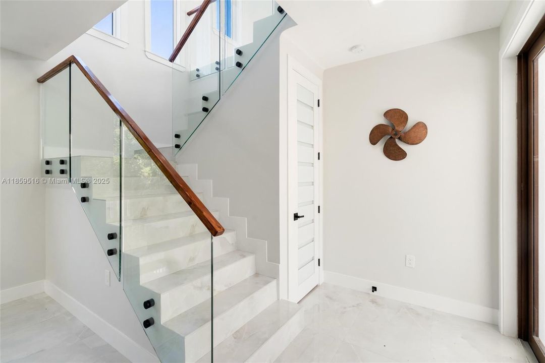 На продажу: $2,451,000 (4 спален, 4 ванн, 0 Квадратных фут)