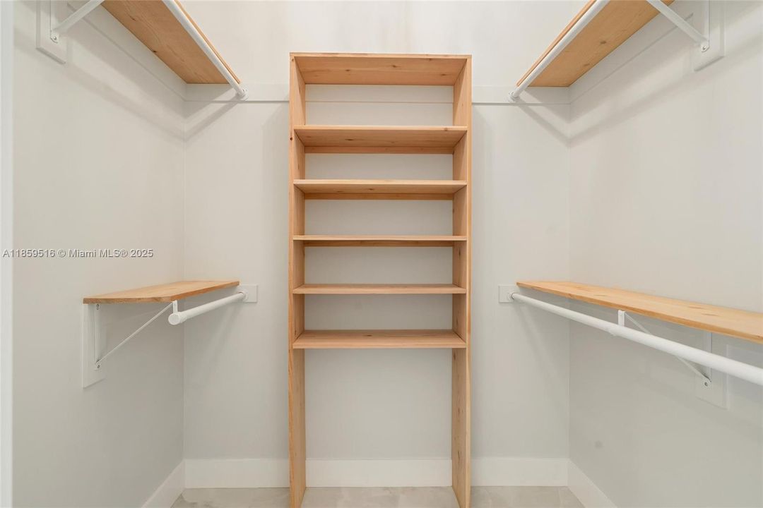 На продажу: $2,451,000 (4 спален, 4 ванн, 0 Квадратных фут)