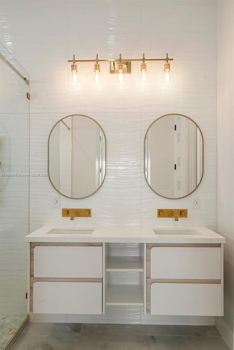 На продажу: $2,451,000 (4 спален, 4 ванн, 0 Квадратных фут)