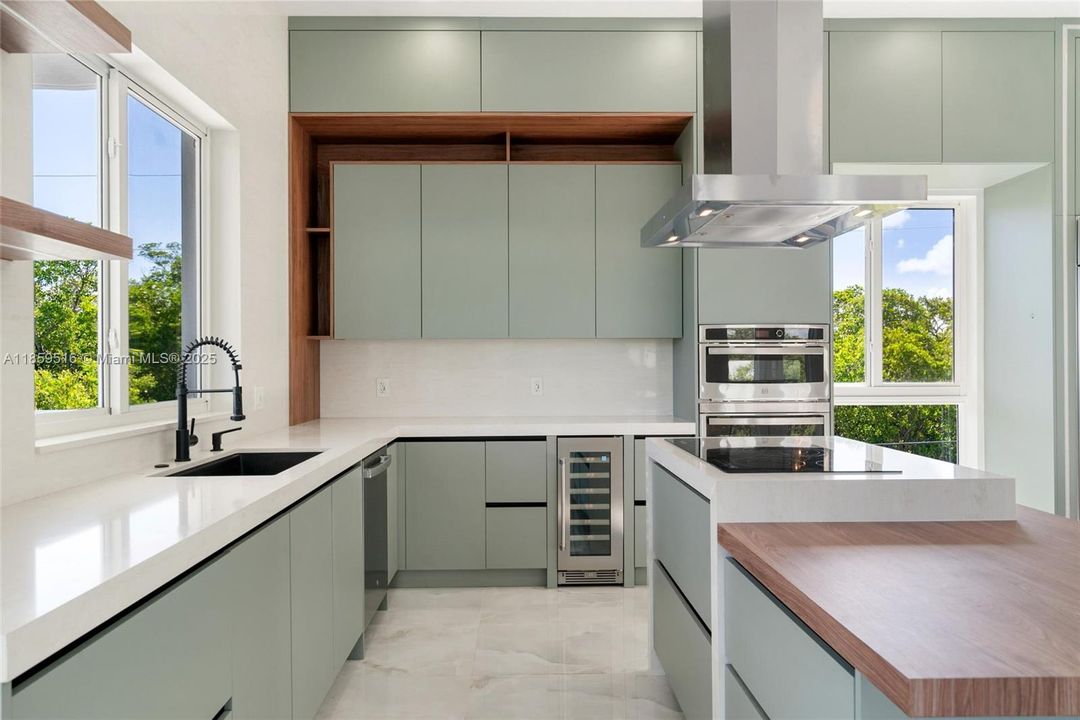 На продажу: $2,451,000 (4 спален, 4 ванн, 0 Квадратных фут)