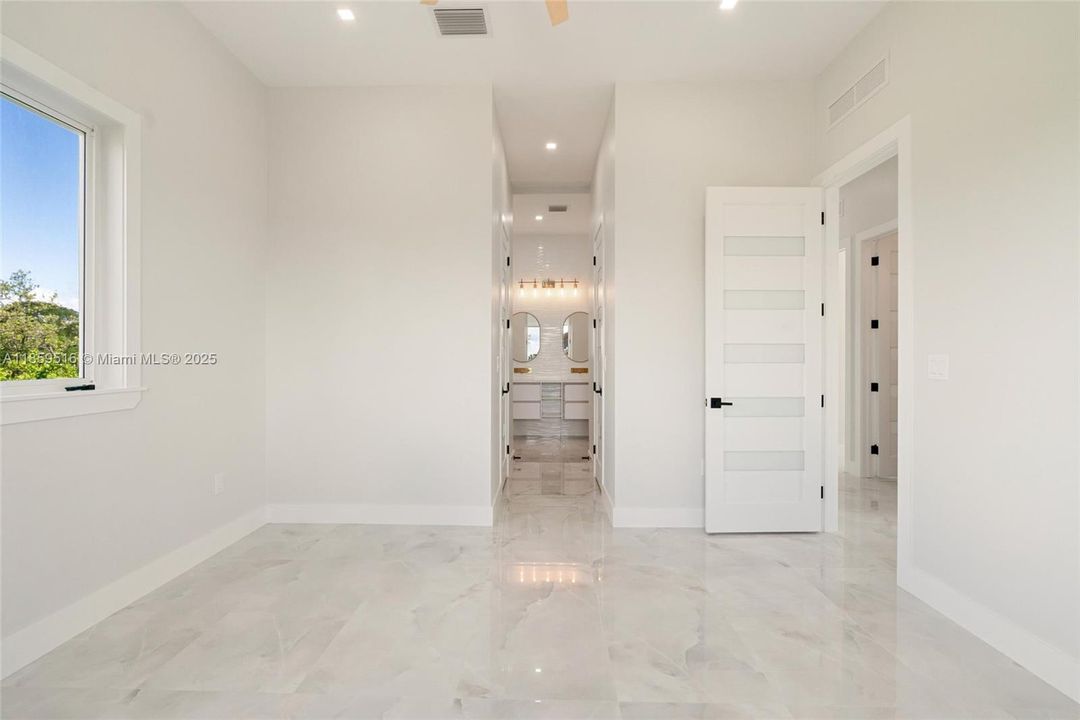 На продажу: $2,451,000 (4 спален, 4 ванн, 0 Квадратных фут)