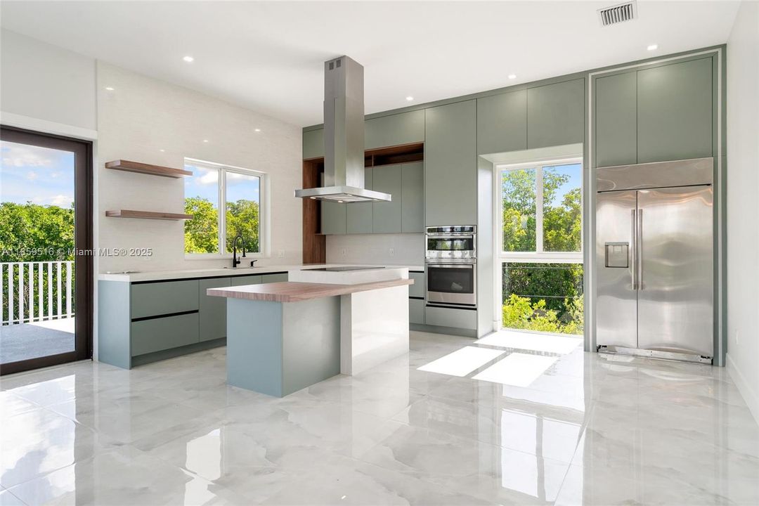 На продажу: $2,451,000 (4 спален, 4 ванн, 0 Квадратных фут)