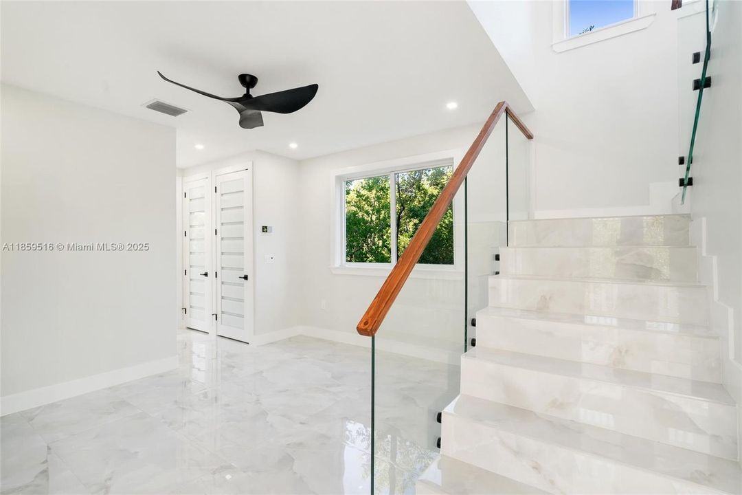 На продажу: $2,451,000 (4 спален, 4 ванн, 0 Квадратных фут)