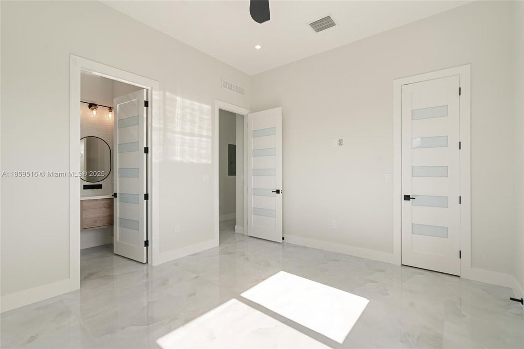 На продажу: $2,451,000 (4 спален, 4 ванн, 0 Квадратных фут)