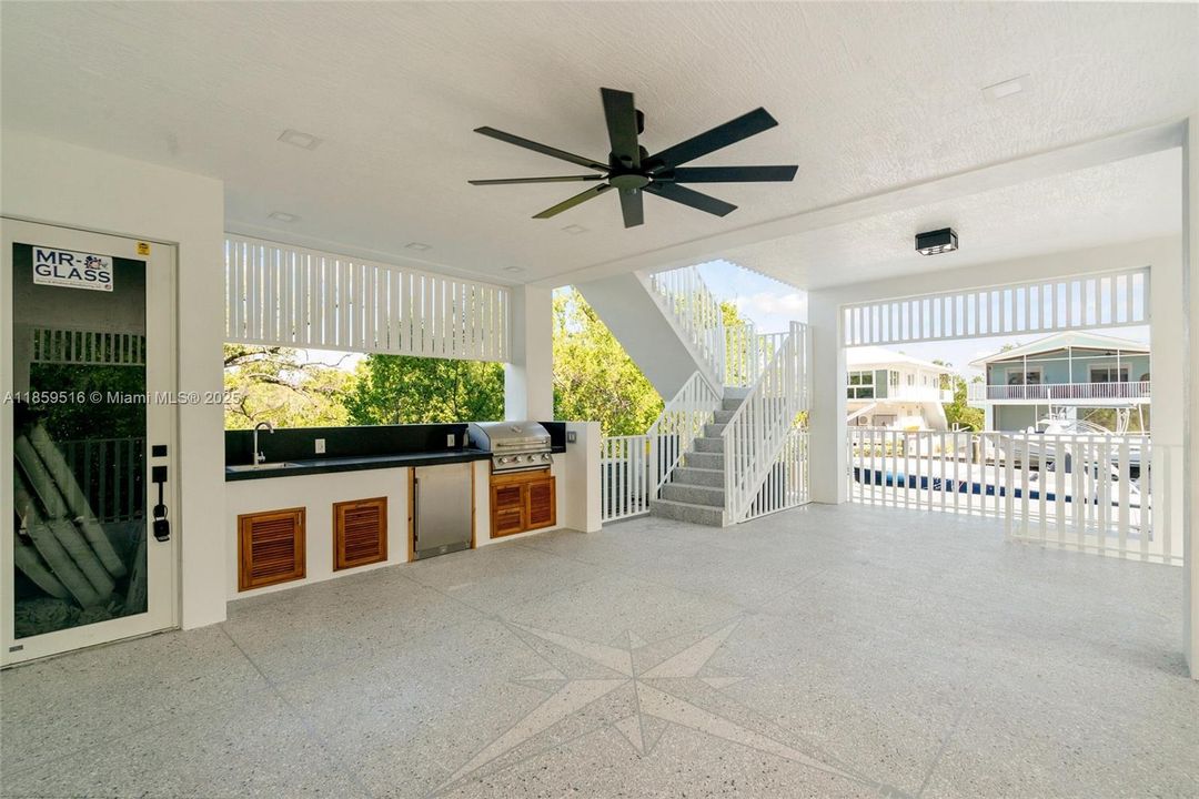 На продажу: $2,451,000 (4 спален, 4 ванн, 0 Квадратных фут)