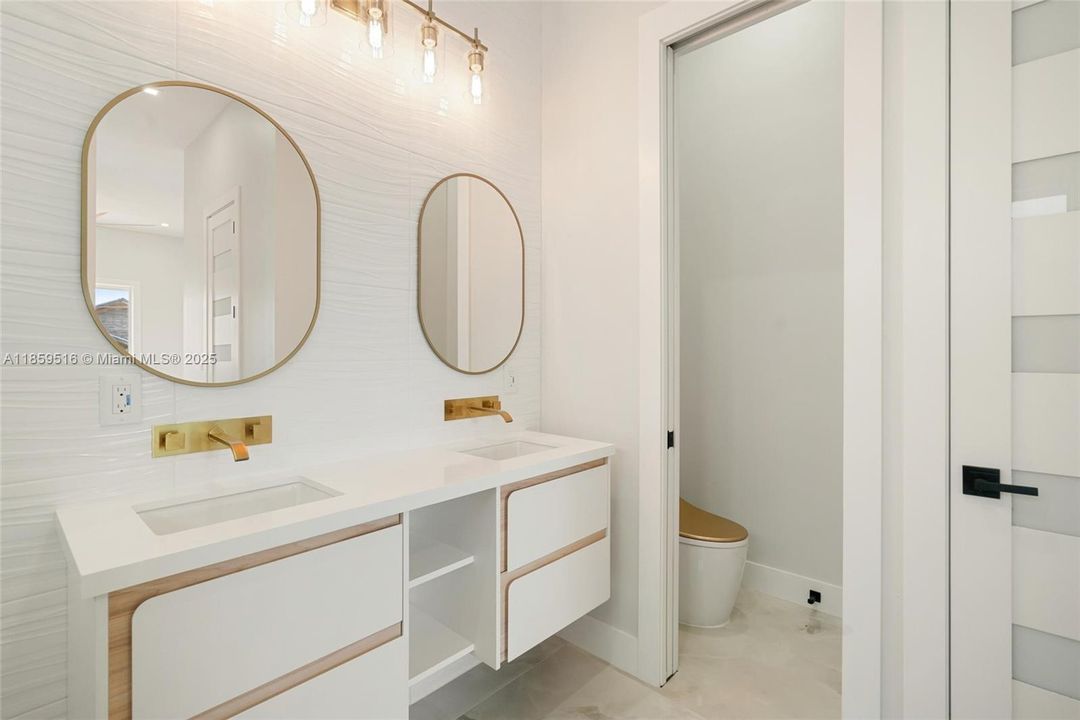 На продажу: $2,451,000 (4 спален, 4 ванн, 0 Квадратных фут)