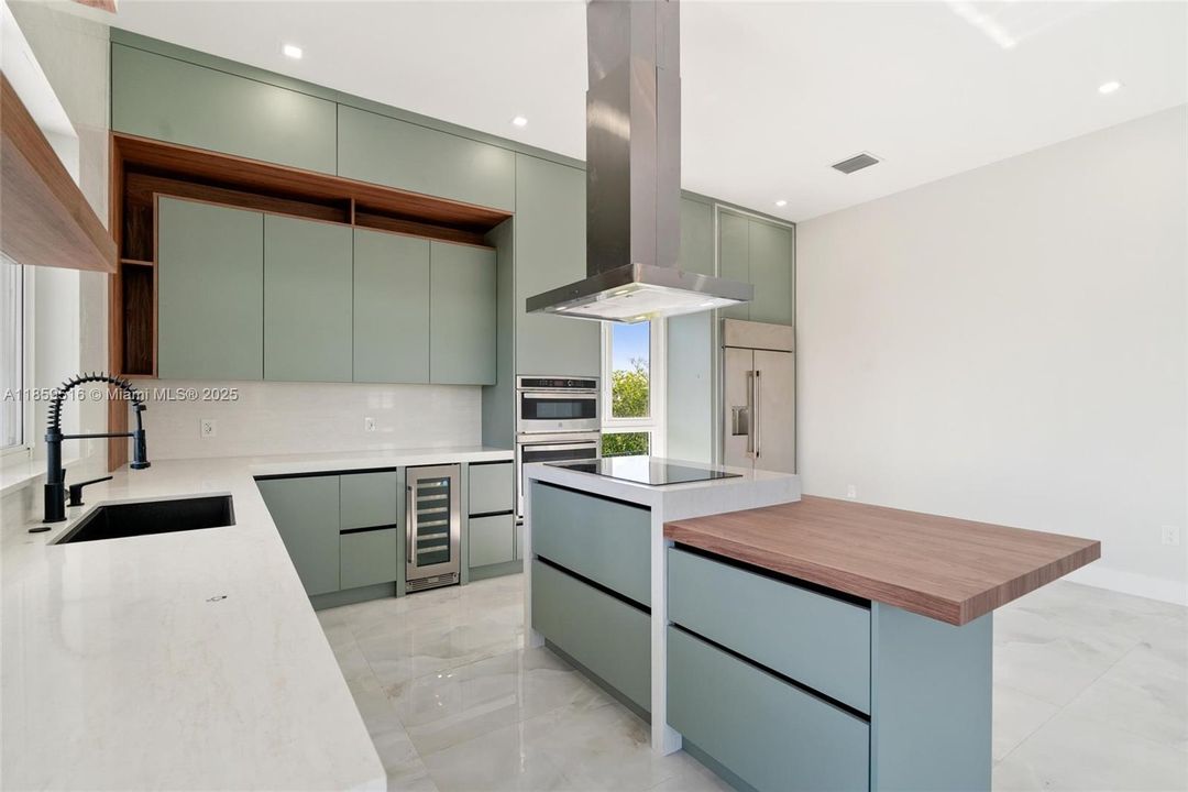 На продажу: $2,451,000 (4 спален, 4 ванн, 0 Квадратных фут)