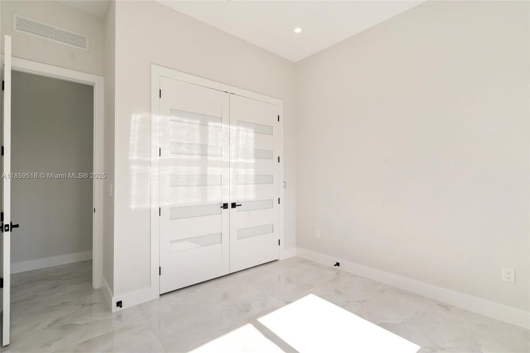 На продажу: $2,451,000 (4 спален, 4 ванн, 0 Квадратных фут)