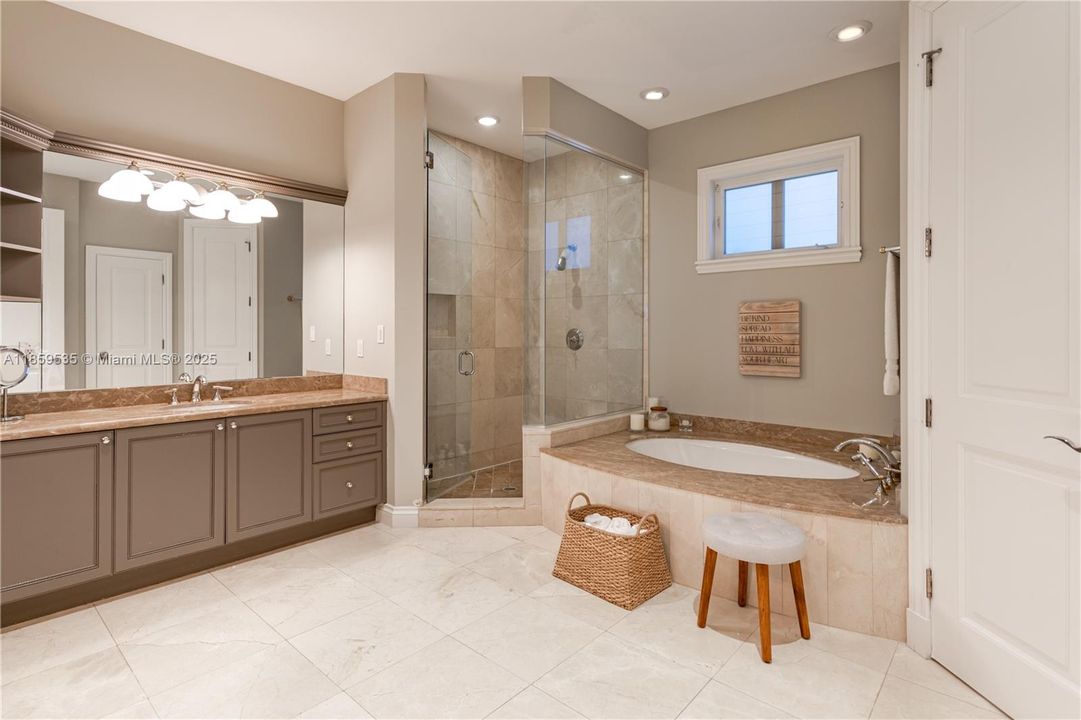 待售: $4,500,000 (5 贝兹, 5 浴室, 5438 平方英尺)