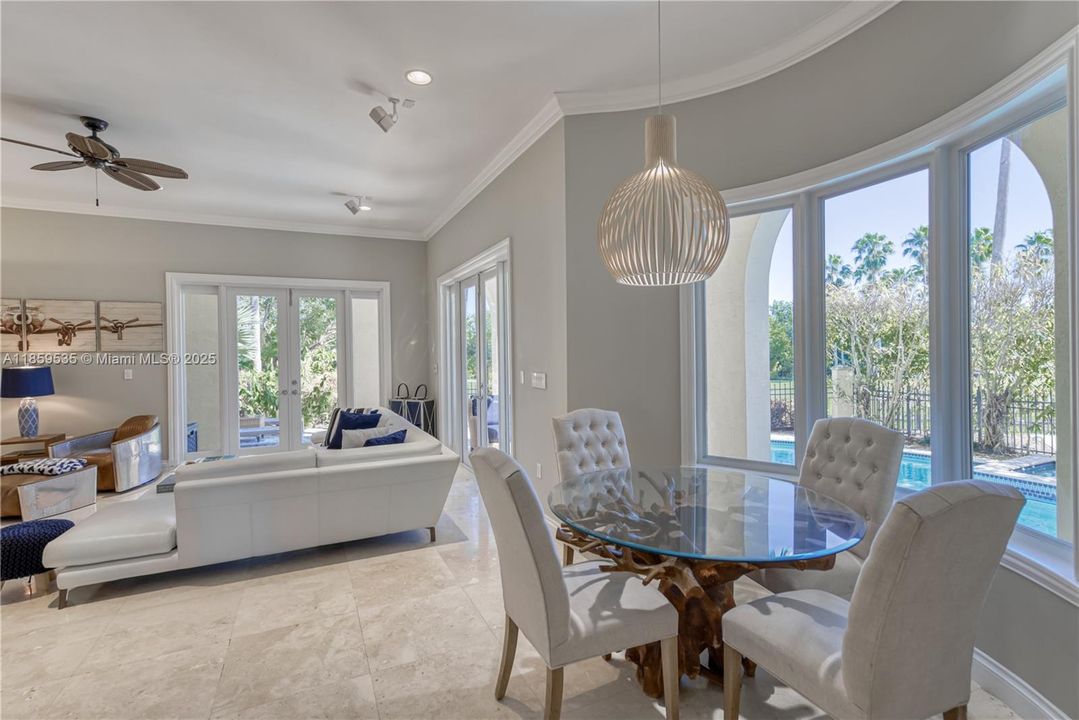 待售: $4,500,000 (5 贝兹, 5 浴室, 5438 平方英尺)