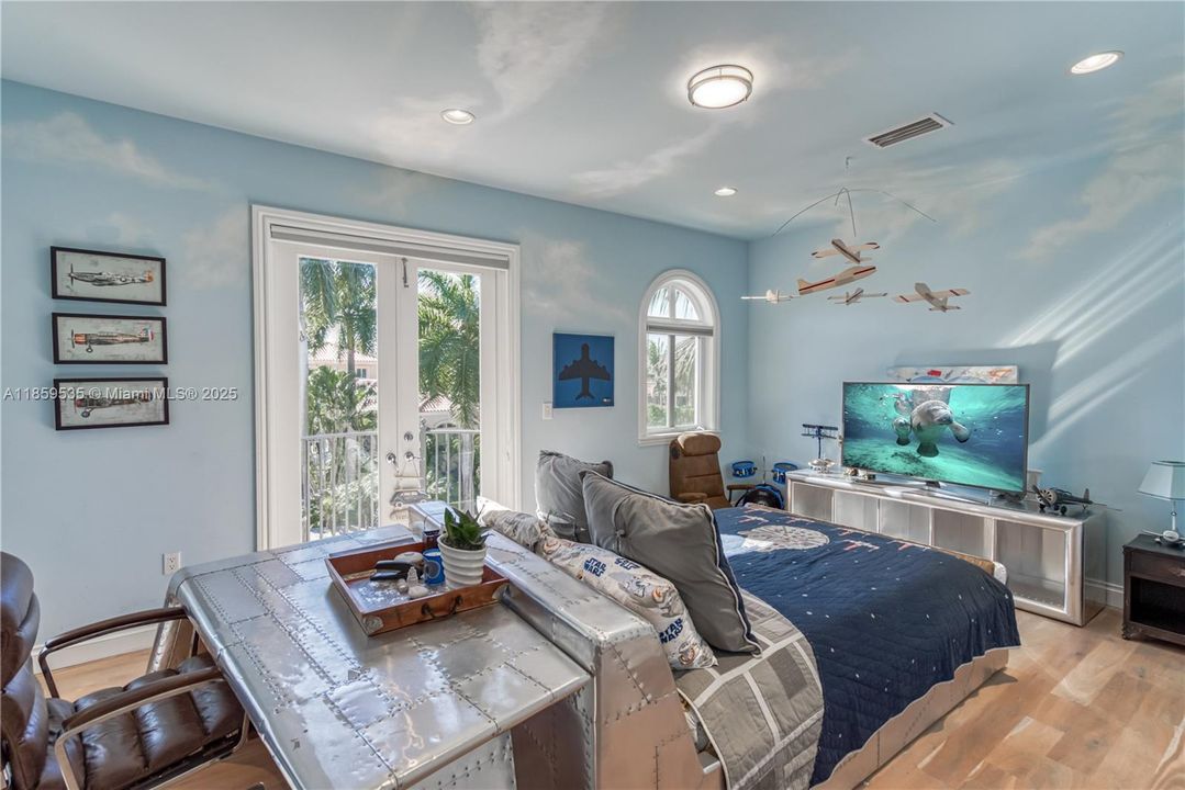 待售: $4,500,000 (5 贝兹, 5 浴室, 5438 平方英尺)