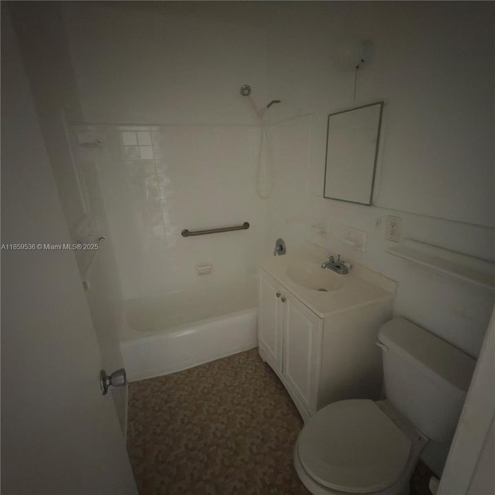 Recientemente alquilado: $1,800 (1 camas, 2 baños, 565 Pies cuadrados)