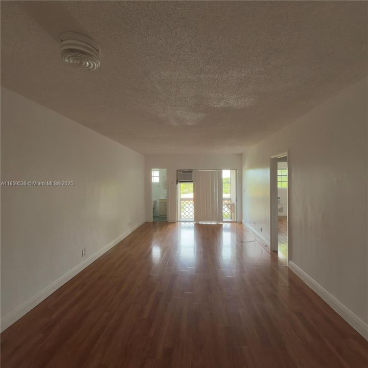 Recientemente alquilado: $1,800 (1 camas, 2 baños, 565 Pies cuadrados)