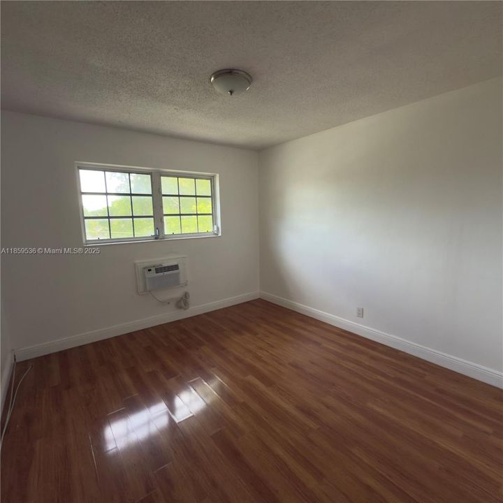 Recientemente alquilado: $1,800 (1 camas, 2 baños, 565 Pies cuadrados)