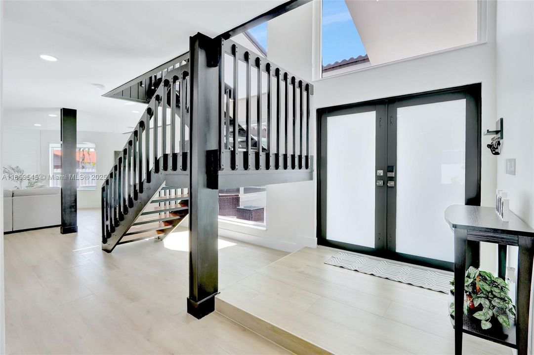 Под контрактом: $1,699,000 (4 спален, 4 ванн, 3490 Квадратных фут)