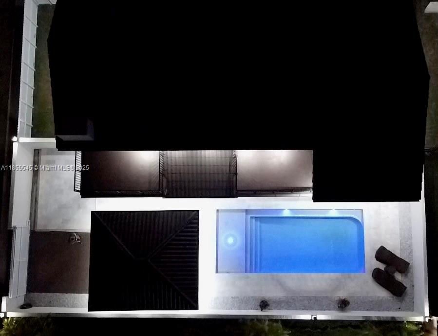 Под контрактом: $1,699,000 (4 спален, 4 ванн, 3490 Квадратных фут)