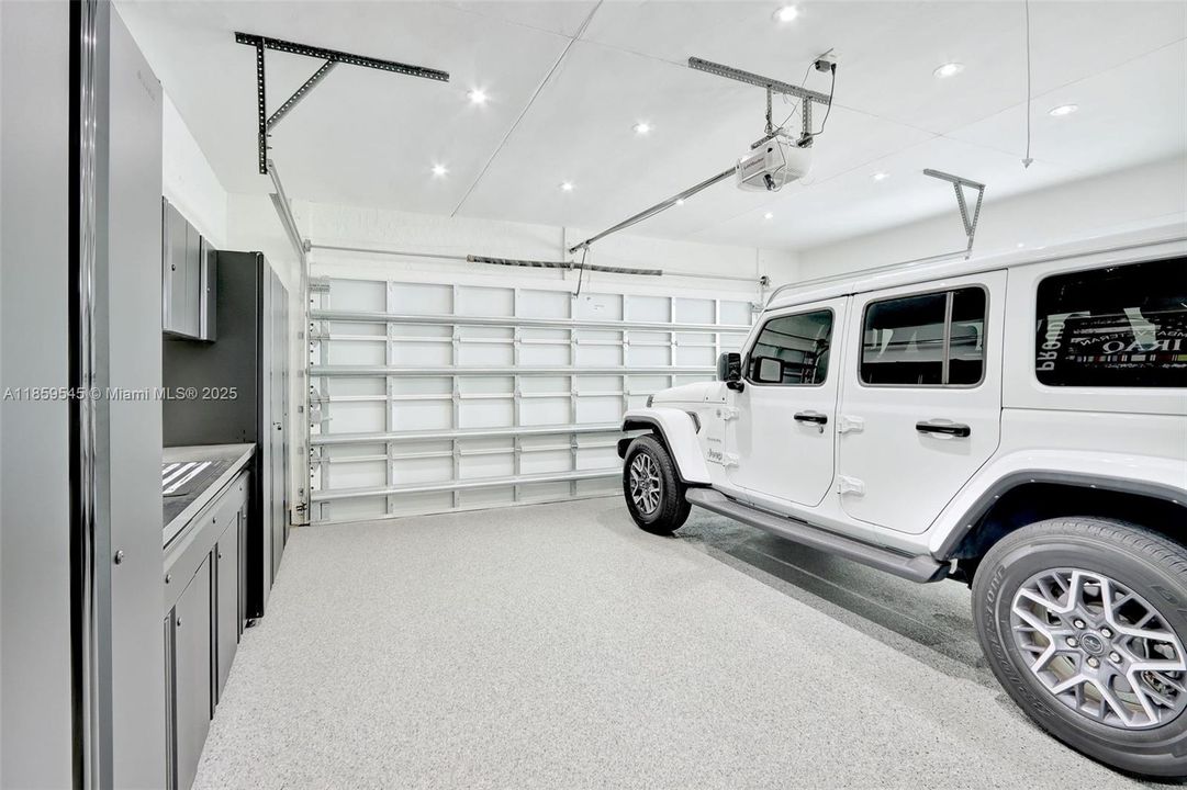 Под контрактом: $1,699,000 (4 спален, 4 ванн, 3490 Квадратных фут)