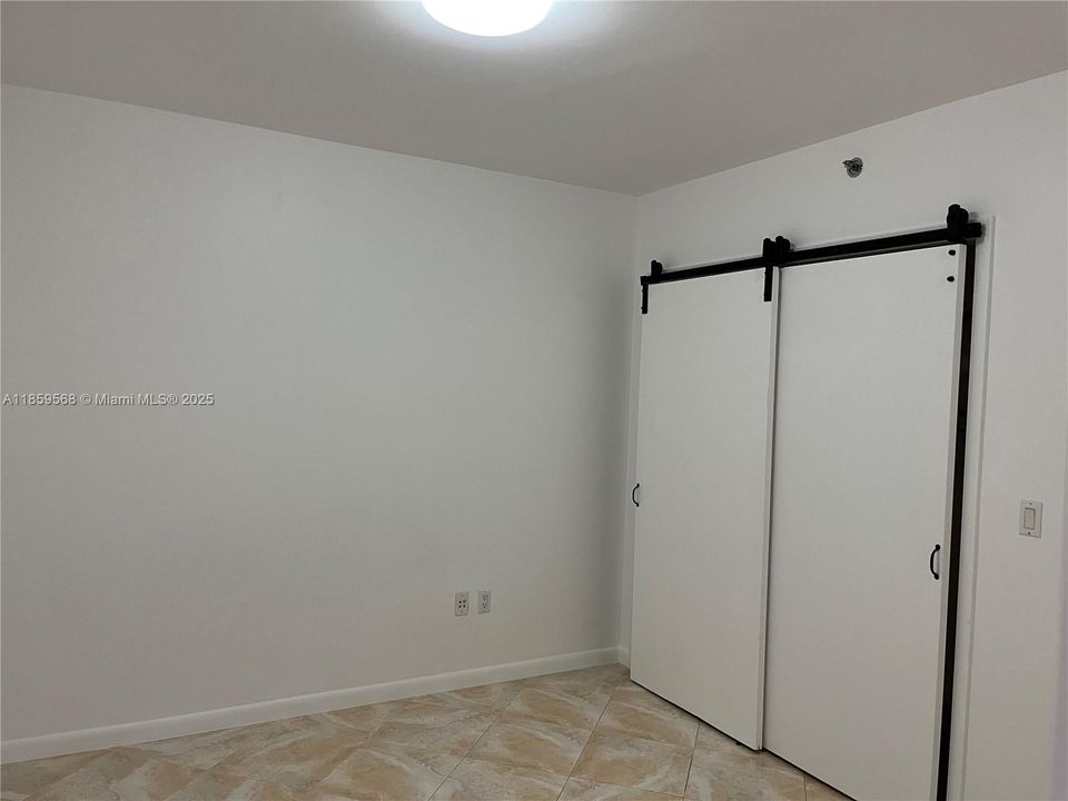 Recently Sold: $599,990 (1 beds, 1 baths, 844 Square Feet)