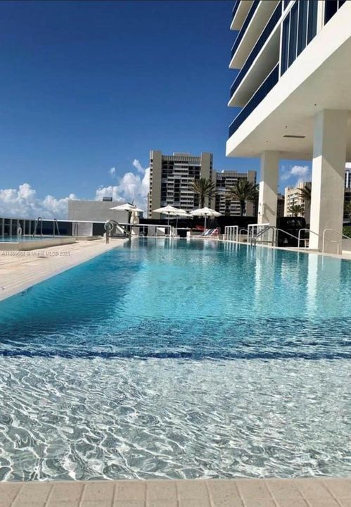 Recently Sold: $599,990 (1 beds, 1 baths, 844 Square Feet)