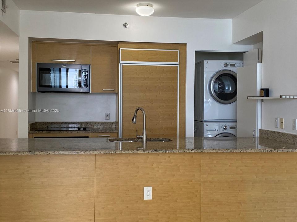 Recently Sold: $599,990 (1 beds, 1 baths, 844 Square Feet)