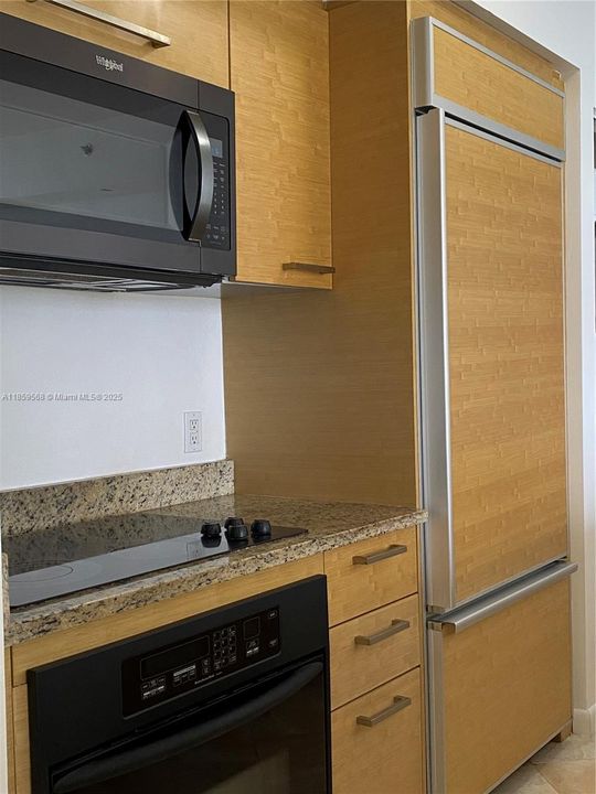 Recently Sold: $599,990 (1 beds, 1 baths, 844 Square Feet)