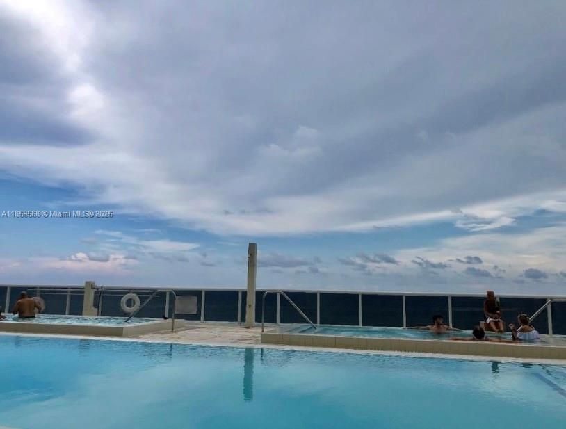 Recently Sold: $599,990 (1 beds, 1 baths, 844 Square Feet)