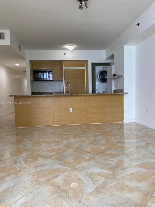 Recently Sold: $599,990 (1 beds, 1 baths, 844 Square Feet)