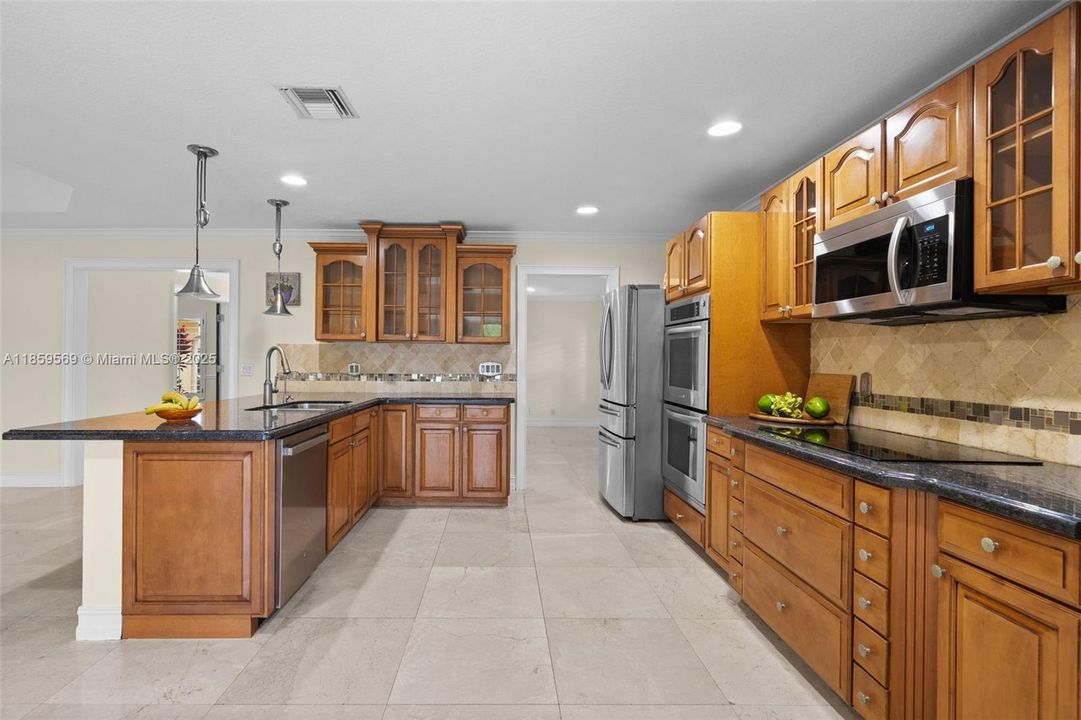 最近租的: $4,900 (4 贝兹, 2 浴室, 2114 平方英尺)