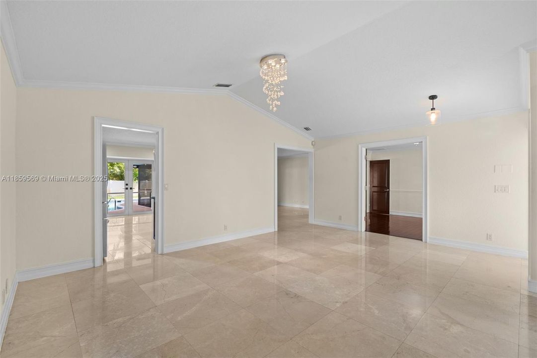 最近租的: $4,900 (4 贝兹, 2 浴室, 2114 平方英尺)