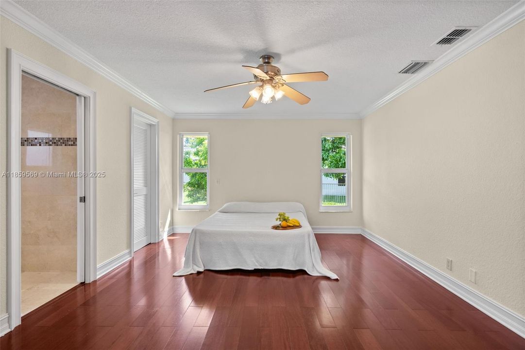 最近租的: $4,900 (4 贝兹, 2 浴室, 2114 平方英尺)