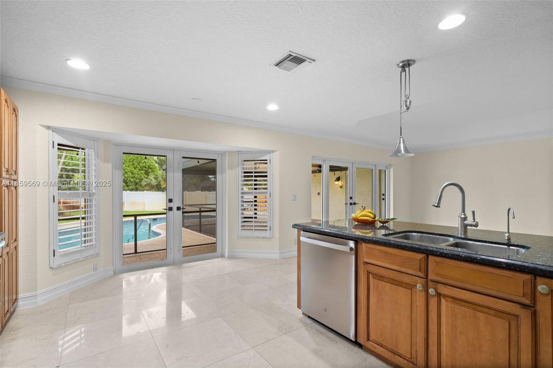 最近租的: $4,900 (4 贝兹, 2 浴室, 2114 平方英尺)