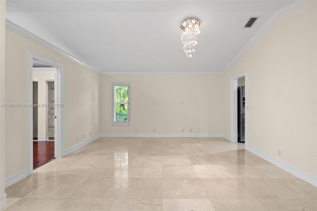 最近租的: $4,900 (4 贝兹, 2 浴室, 2114 平方英尺)